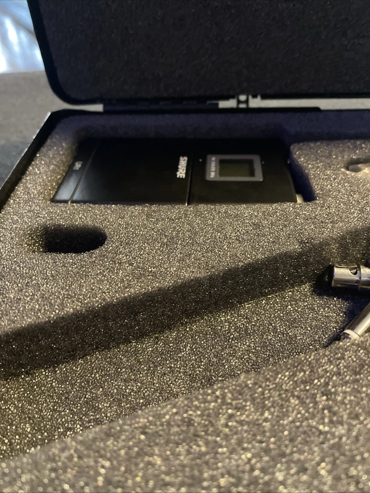 Shure UR1-H4 Bodypack Wireless Transmitter 518-578MHz + Carrying Case - Image 2 of 4