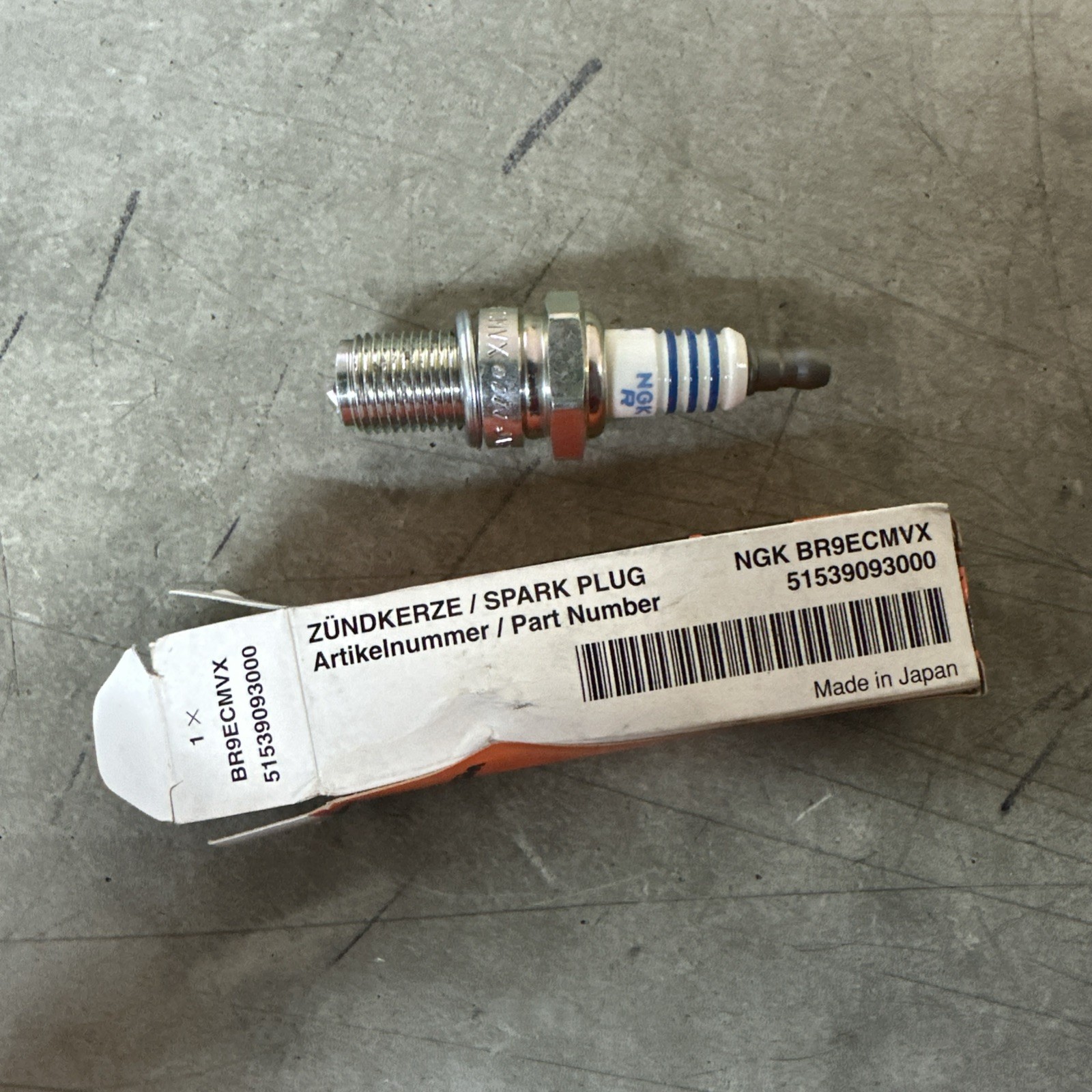 NEW KTM NGK Spark Plug PN: BR9ECMVX 51539093000