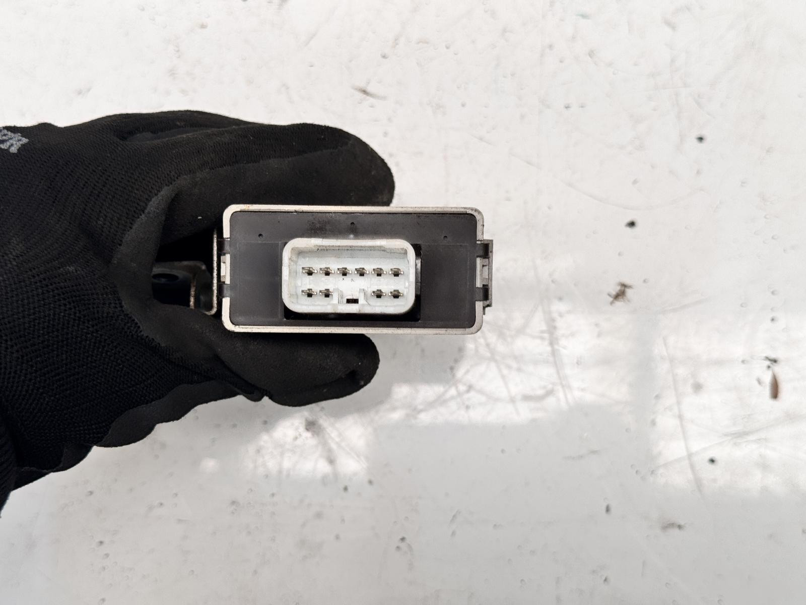 Toyota Hiace Door Control Module RZH113 10/1989-12/2004 - thumbnail 2