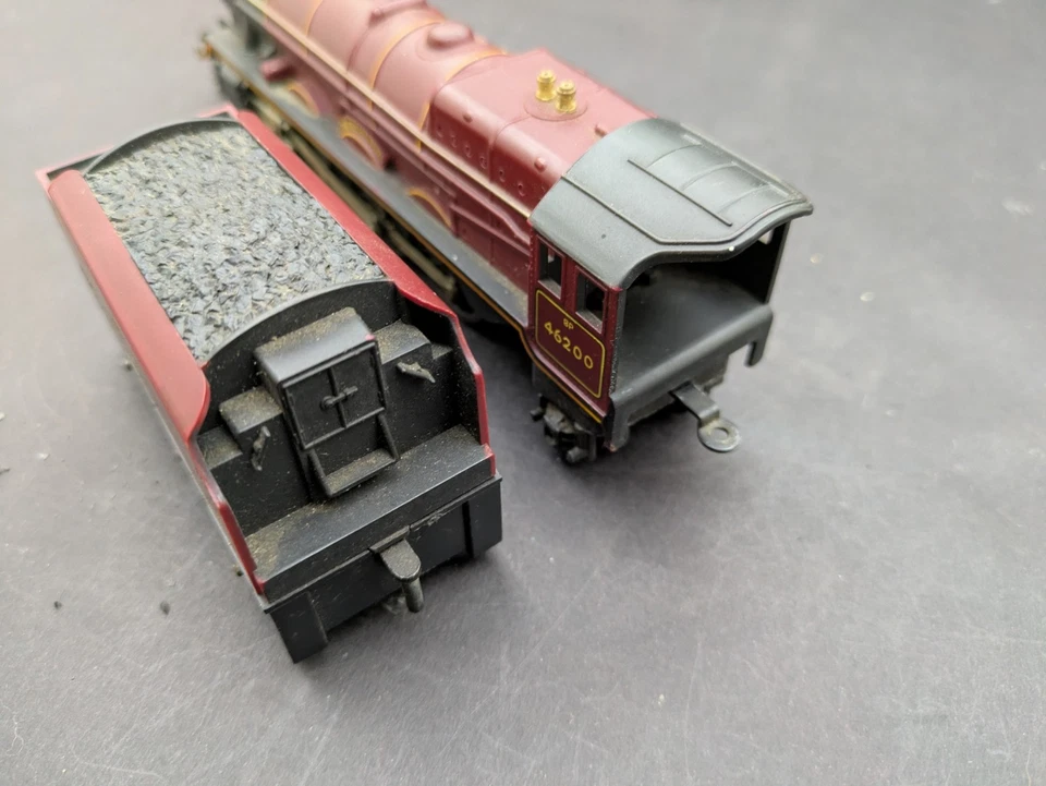 Triang Railways R50 4-6-2 LMS Maroon Princess Royal 8P 46200 very good - Image 4 of 4