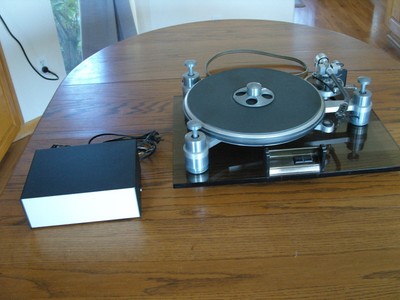 Oracle Delphi  with SAEC Tone arm,  excellent working condition