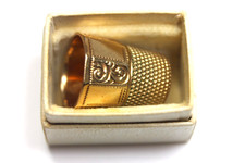 Gold Filled Sewing Thimble SIMONS BROTHERS Size 9 Sewing w/ Monogram Panels