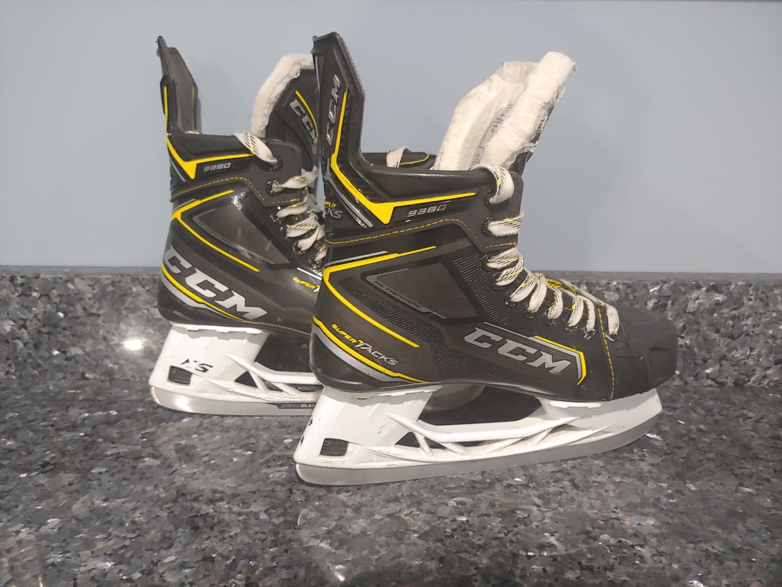 CCM Super Tacks 9380 Ice Hockey Skates Intermediate Size 6.0D eBay