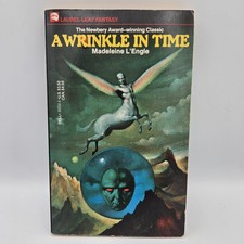 Vintage 1976 A Wrinkle in Time, Madeleine L'Engle, Paperback Book