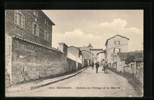CPA Messimy, Entrée du Village et la Mairie 