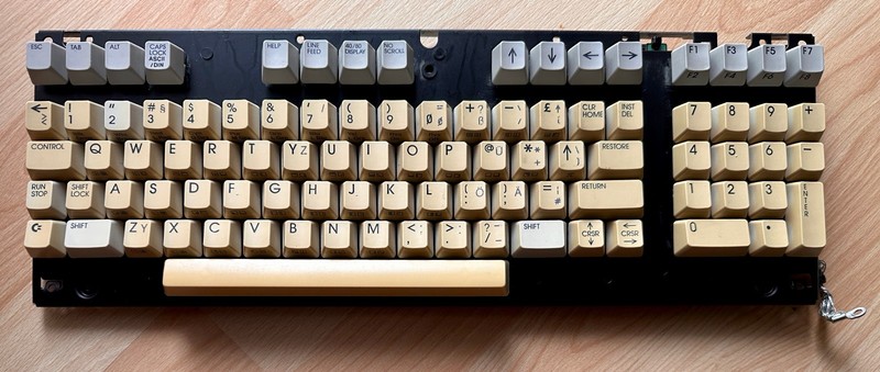 Commodore C128 Keyboard With Screws, Works #03 26