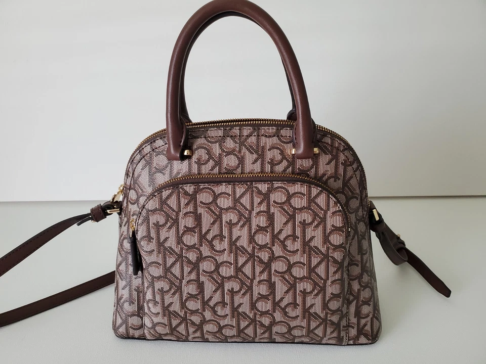 Bolso de mano para mujer Calvin Klein, logotipo CK, color castaño Foto 3 de 4