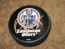 GLEN SATHER SIGNED AUTOGRAPHED EDMONTON OILERS HOCKEY PUCK-HOF