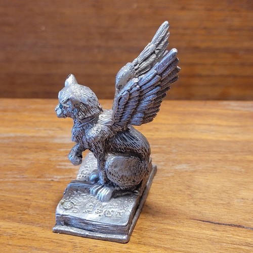 Vintage 1994 Gallo Ridolfi Pewter Winged Cat On Spell Book with Crystals 8261 - Picture 4 of 12
