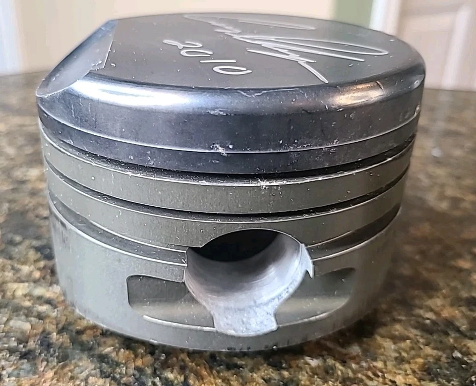 克鲁兹·佩德勒冈亲笔签名 Topfuel Funnycar 活塞比赛纪念品收藏品 — 第 3/4 张图片