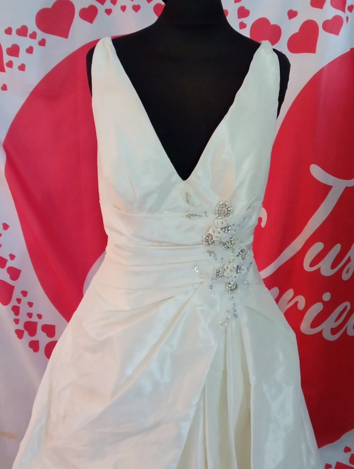 Wedding Dress size 12 ivory taffeta Benjamin Roberts, check measurements, R - Image 2 of 4