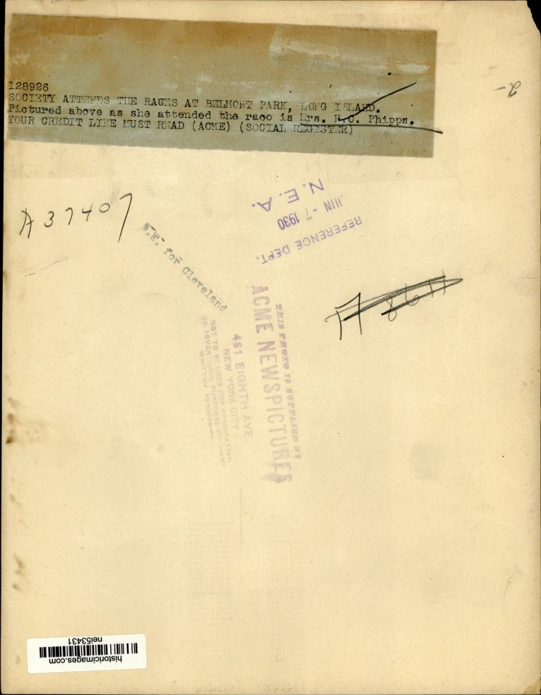 1930 年プレスフォト Mrs. H.C. phipps attends the race at Belmont Park, Long Island - 画像2/2