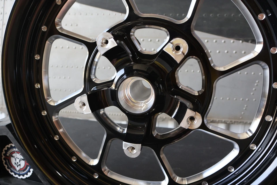 43300064 NEW OEM 2009-2023 HARLEY-DAVIDSON TOURING ROADWINDER FRONT WHEEL 18" - Image 4 of 4