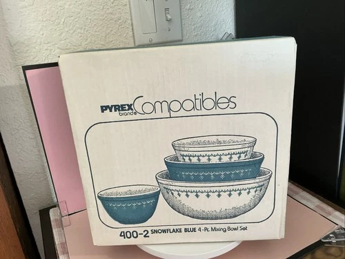 SEALED BOX - (400-2)-Pyrex Compatibles Snowflake Blue 4-PC. Mixing Bowl Set