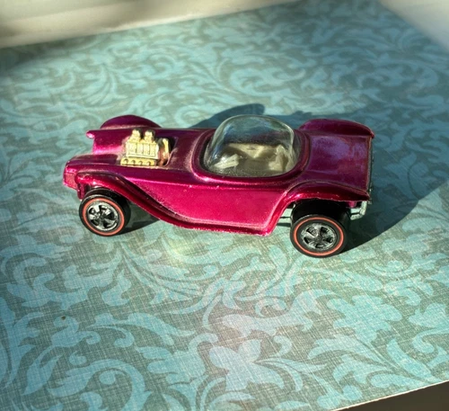Hot Wheels  Beatnik Bandit 1968 in spectraflame pink, CLEAR bubble, white inter.
