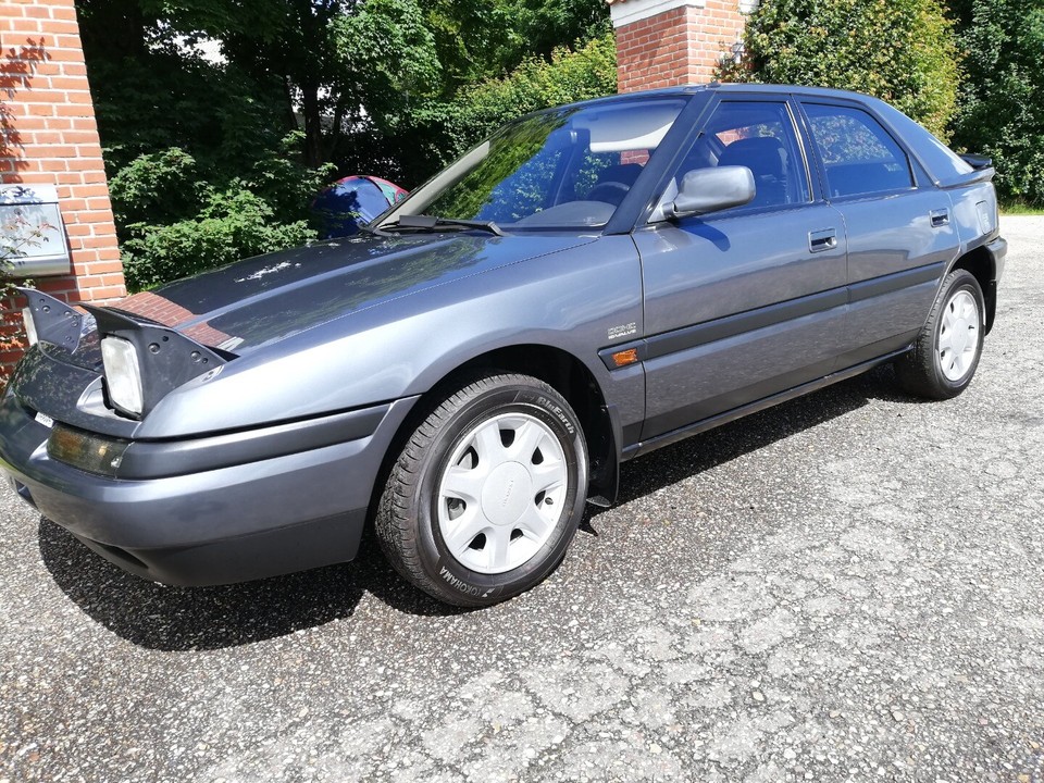 Mazda 323f 1990