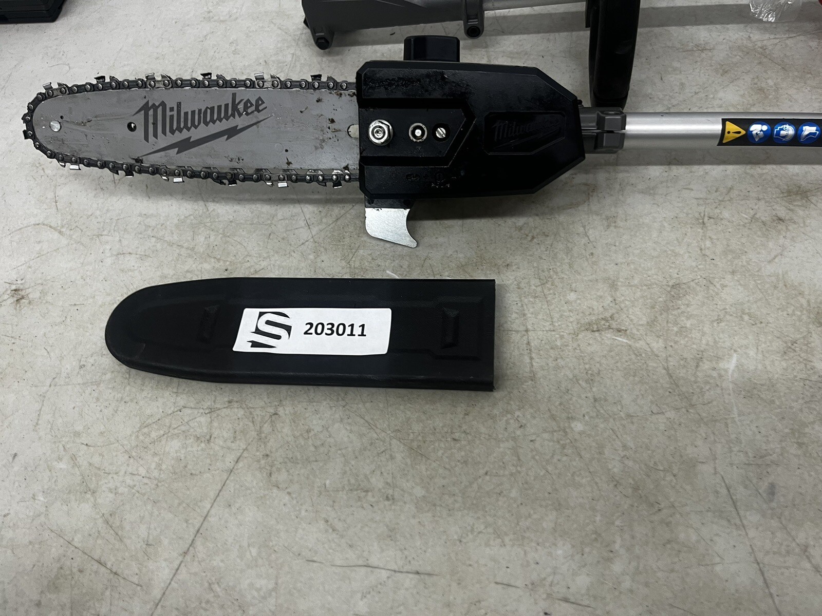 Milwaukee 49162720 M18 FUEL QUIKLOK 10" Pole Saw w QuikLok Power