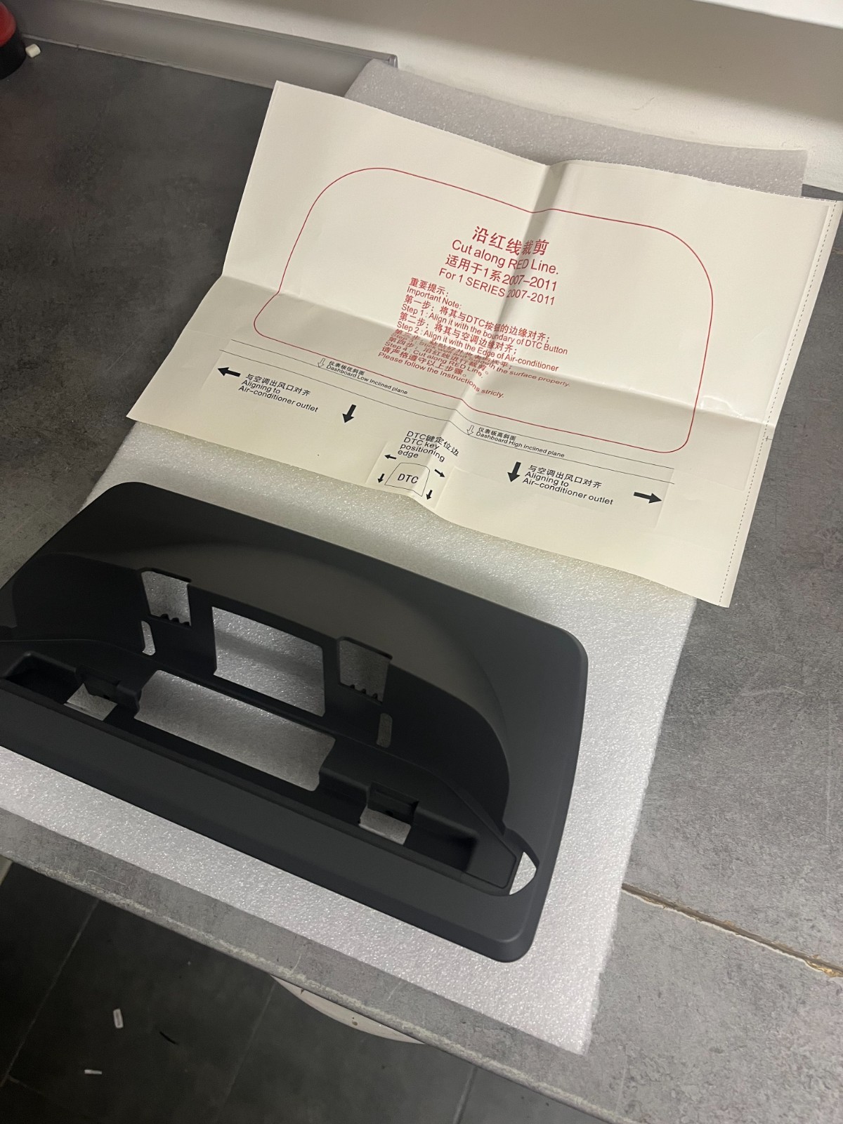 Support écran Android BMW E81 E82 E87 E88 cadre intégration avec gabarit découpe