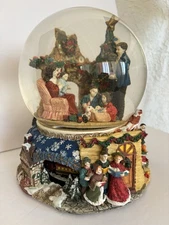 WATERGLOBE W/ REVOLVING BASE KIRKLANDS MUSICAL. "I'LL BE HOME FOR CHRISTMAS"