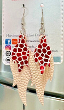 Heiße modische handgefertigte Leder Feder Blattform beige rot Glitzer baumelnde Frauen