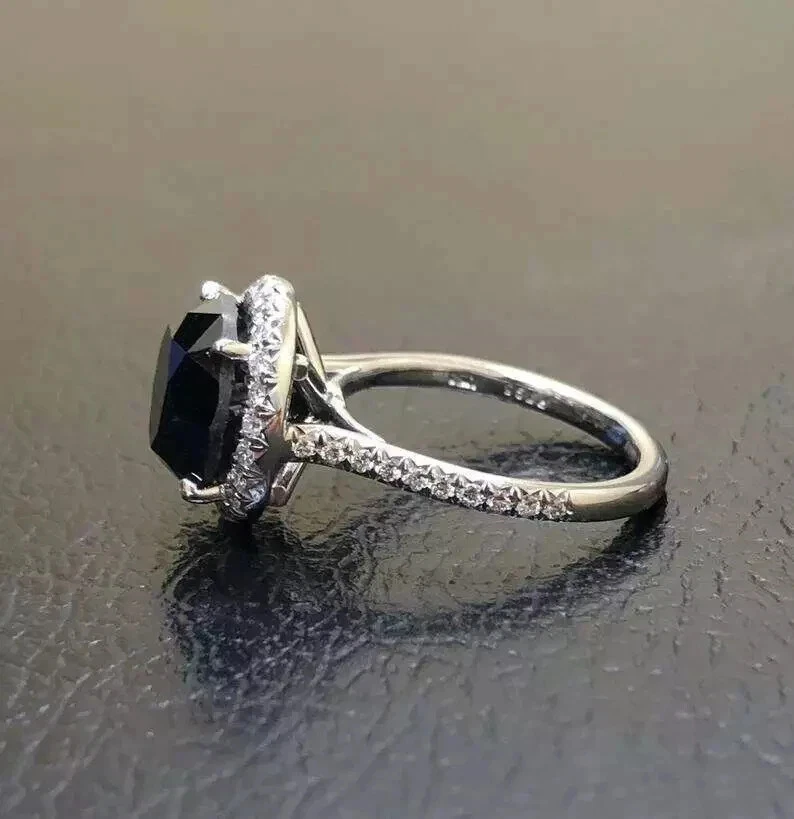 Atractivo anillo de diamantes negros creado en laboratorio de corte redondo de 3 quilates de oro blanco de 14 quilates Foto 2 de 3