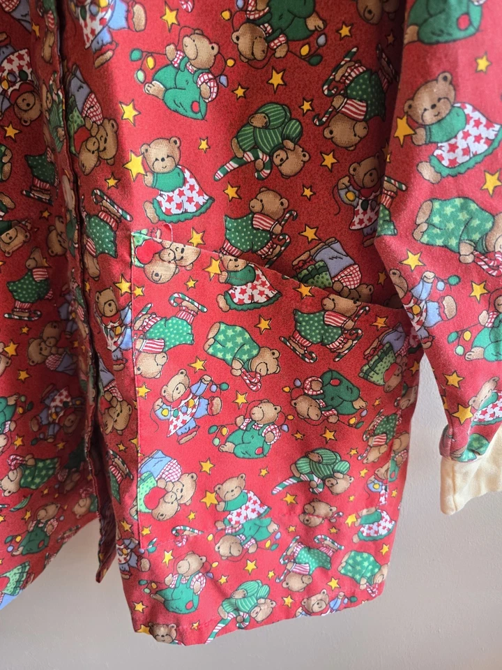 Women's Trend Multicolor Christmas Teddy Bears Long Sleeve Scrub Jacket Size L - Image 4 of 4
