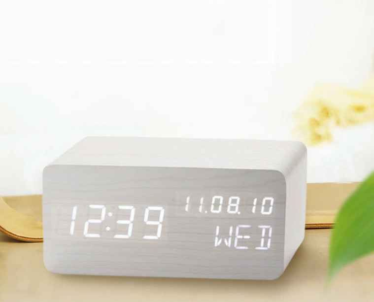 Clock Wood Digital Alarm Time Date(MM/ DD/ YY) Day of The Week Temperature Desk