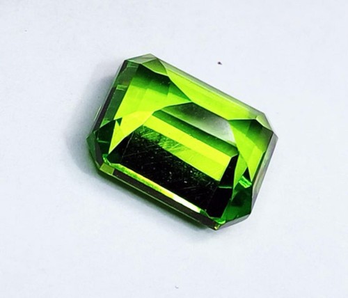 Emerald Cut Natural Green Peridot 9.80 Ct CERTIFIED Loose Gemstone For Sale - Picture 5 of 6