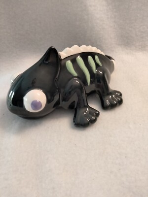Chameleon - small - black & green ceramic - Unique