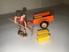 Britains Farm Cargo Trailer carico 8 balle di fieno con contadino e rastrello modello scala 1:32