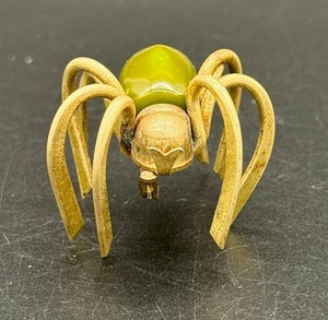 Authentic VTG 1930s-40s Spider Brooch Avacado Green BAKELITE & Gold Plated Body