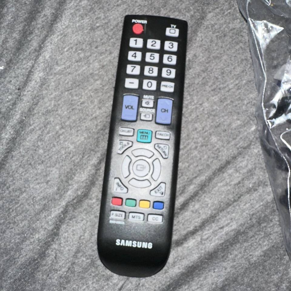 Samsung SyncMaster P2370HD 23-Inch Widescreen LCD Monitor FHD - Image 4 of 4