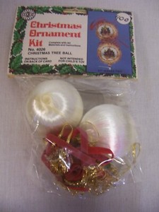 VINTAGE 1980 HOLIDAY CHRISTMAS TREE BALLS ORNAMENT KIT #4026 NEW IN PACKAGE