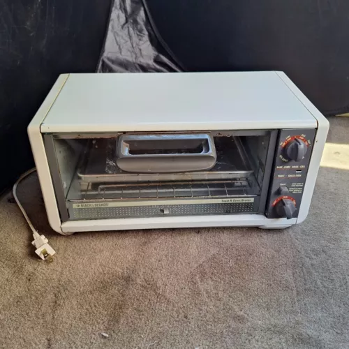 Black & Decker TRO 400 TY4 Spacemaker Toast-R-Oven Under Cabinet Toaster TESTED