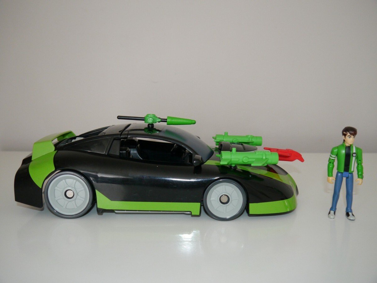 Ben 10 Car with Accessories and Green Ben Tennyson Figure BANDAI_