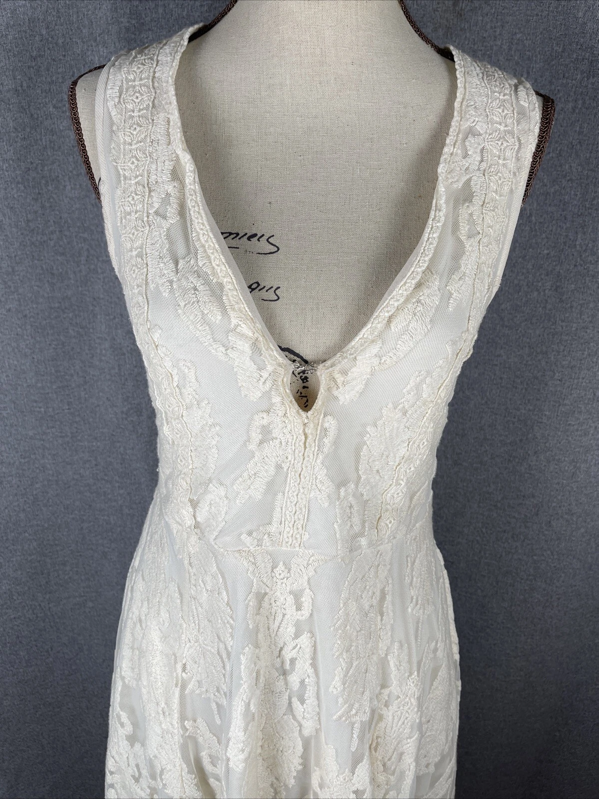 OFF WHITE Bellissimo abito con schiena bianco sporco taglia M nuovo con etichette in pizzo
