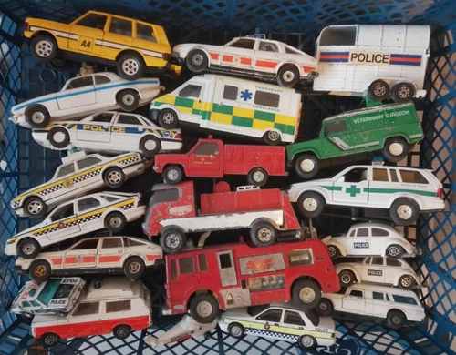 ORIGINAL VINTAGE DIECAST TOY JOB LOT CORGI & OTHERS POLICE CARS JAGUAR FORD etc