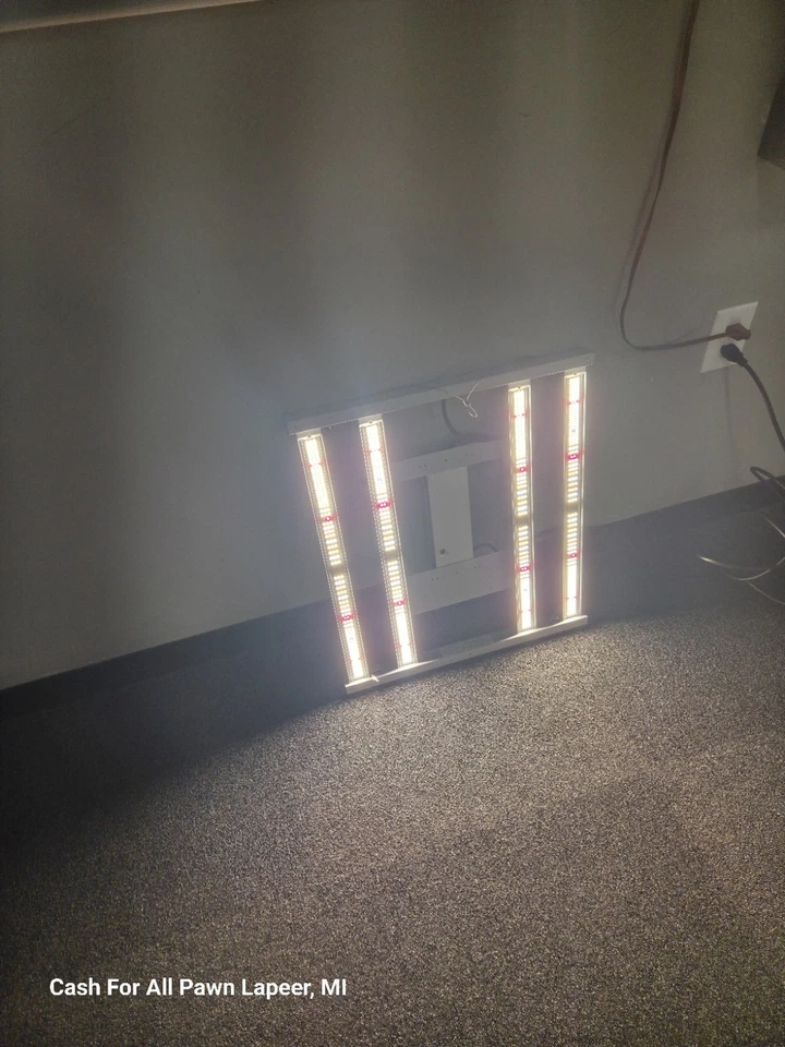 Luz de crecimiento LED Mars Hydro FC 3000 Samsung 301H EVO para tienda de cultivo de 3x3 pies Foto 2 de 4