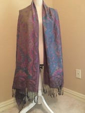   Pretty Vintage Fringed scarf 100 Acrylic