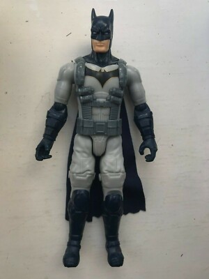 12'' MATTEL DC UNIVERSE COMICS BATMAN SUIT ARMOUR MISSIONEN UNLIMITED ACTIONFIGUR