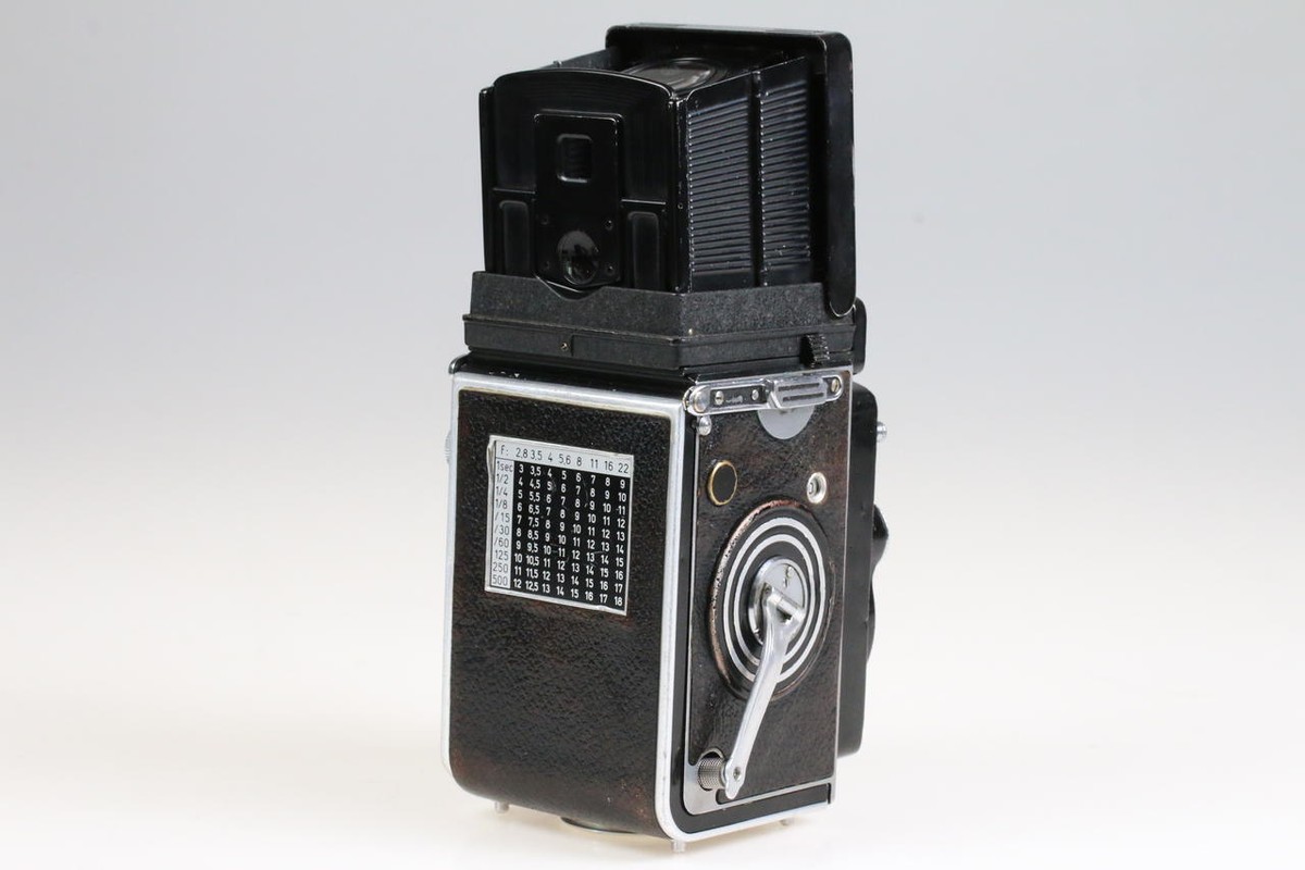 ROLLEI Rolleiflex 2,8F mit Planar 80mm f/2,8 - SNr: 2438798