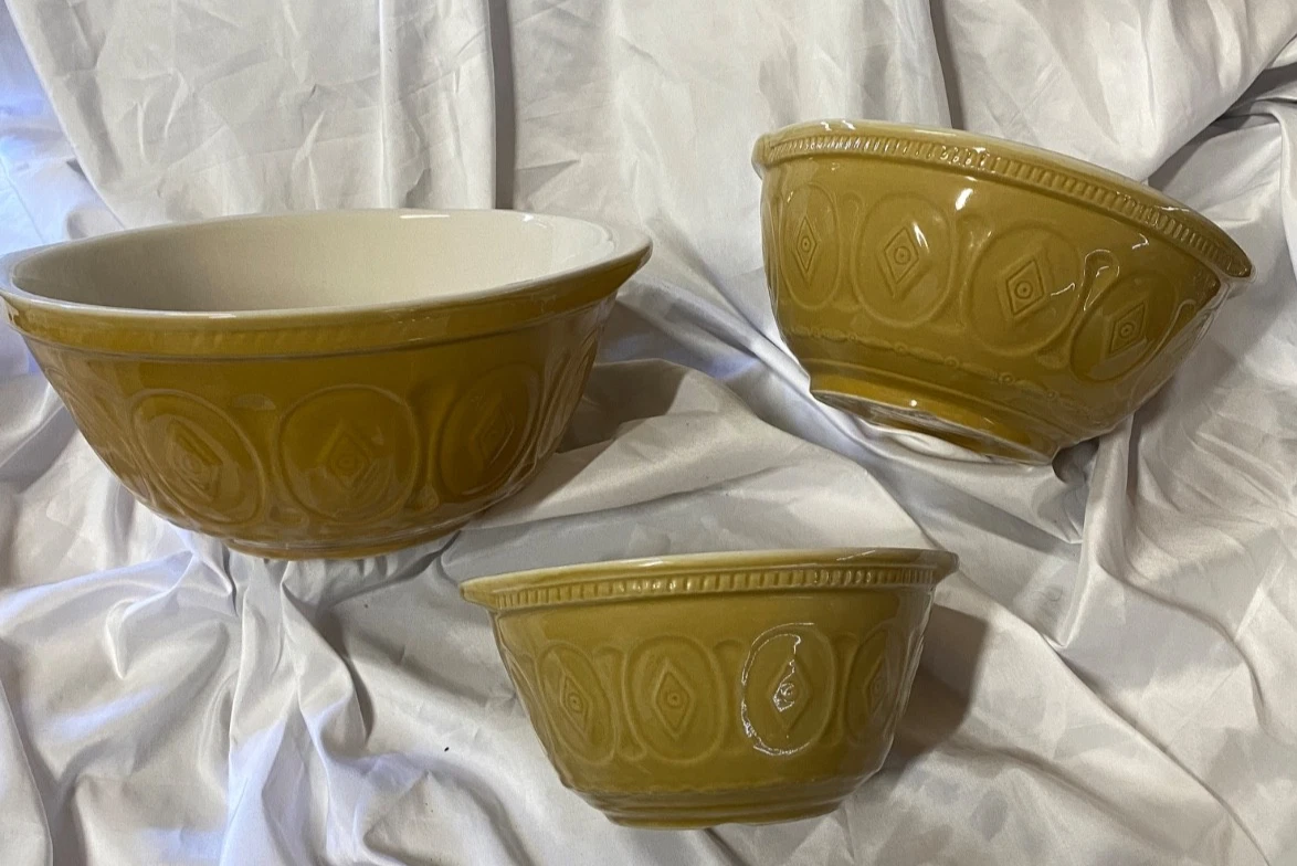 Vintage Yellow Stoneware Mixing Bowls Diamond Relief Scalloped Rim Farmhouse