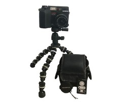 Olympus Camedia C-3040 Zoom Digital Camera 3.3 MP With Stand Case Remote Tested