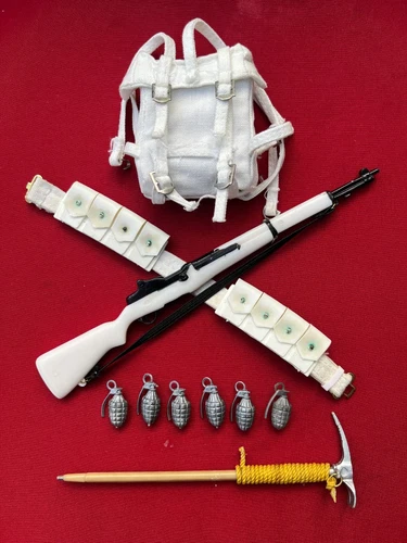 HASBRO 1964 GIJOE  Action Soldier Ski Patrol accessories. Excellent Condition !!