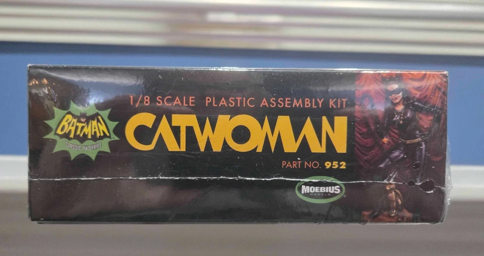 Moebius 1966 Catwoman - Julie Newmar Figure 1:8 model kit #952 - Image 2 of 2