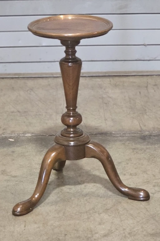 Kittinger Colonial Williamsburg CW 149 Caoba y Cobre Soporte Superior Hervidor Foto 2 de 4