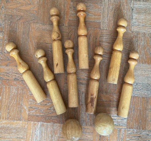 Ancien Jeu De Quilles En Bois Avec 2 Boules – Proche Du Neuf