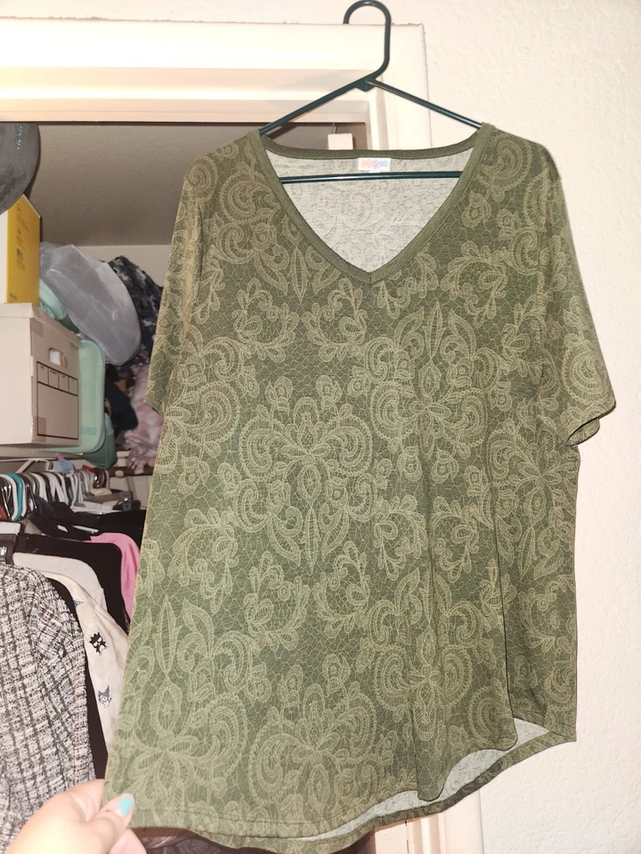 LuLaRoe - Blusa Top Estampada Verde Floral Paisley Encaje Pergaminos Talla L Foto 2 de 3
