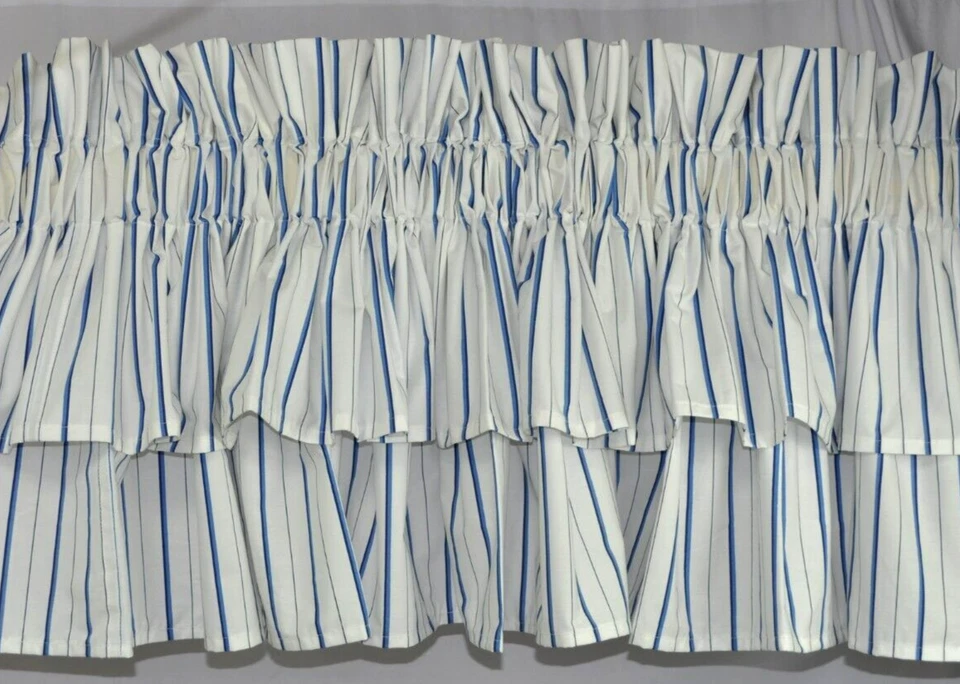 Cenefa de doble nivel hecha con tela Ralph Lauren porcelana azul a rayas 100x19 Foto 2 de 2