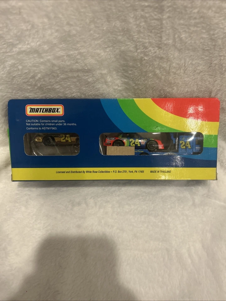 1993 Jeff Gordon #24 Matchbox Dupont Racing Rookie of the Year Team Convoy 1:64 - Image 3 of 4